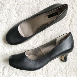 ARRAY Classic Solid Black Leather FLATTER Size 9.5W